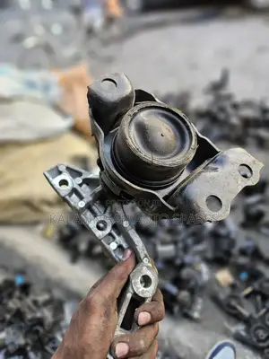 Nissan Note  2014 Engine  Mounting