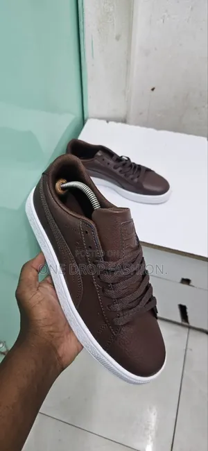 Unique Men's Casuals 689h