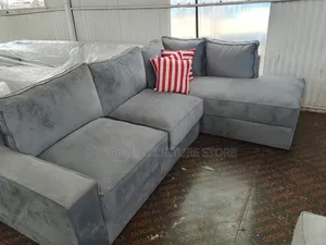 Coner Sofa With a Table
