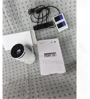 NEW Ultra HD Portable Projector With Remote