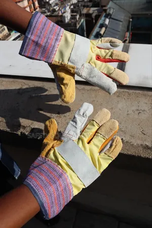 Short Protective Leather Gloves
