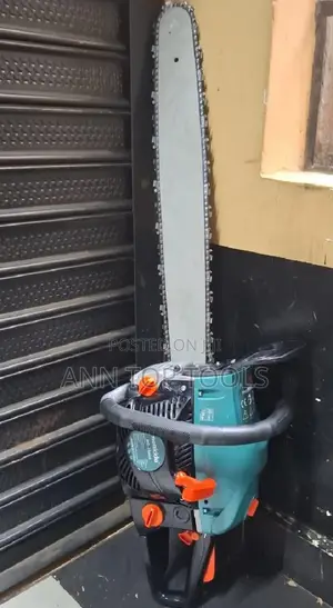 22 Inch Meakida Petrol Chainsaw