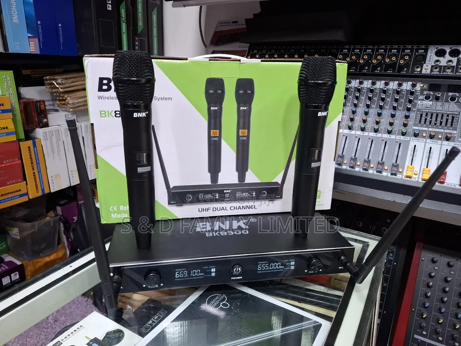 BNK BK8300 Wireless Microphone