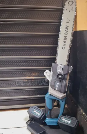 Strong Cordless Makita Chainsaw