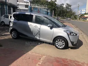 Toyota Sienta 2017 Gray