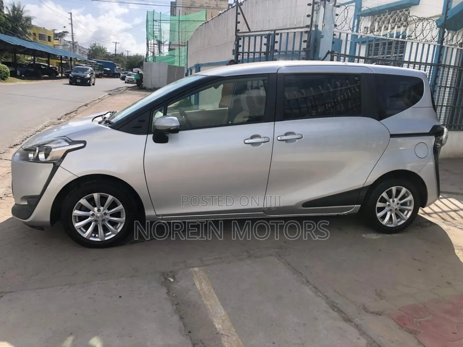 Toyota Sienta 2017 Gray