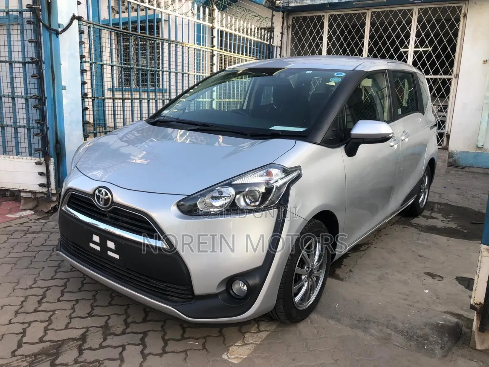 Toyota Sienta 2017 Gray
