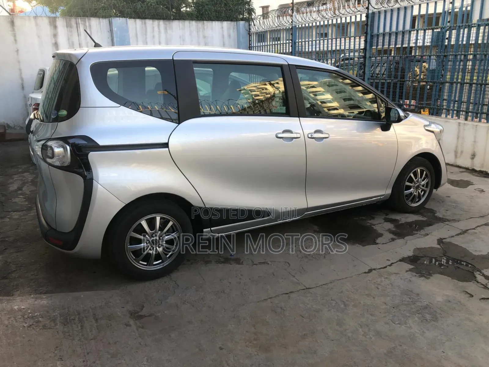 Toyota Sienta 2017 Gray
