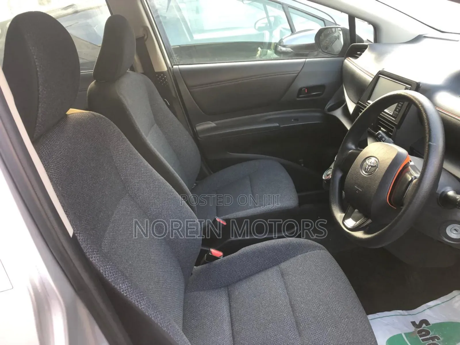 Toyota Sienta 2017 Gray