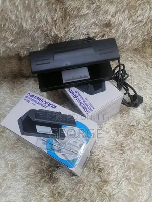 NEW Money Counterfeit Detector Machine