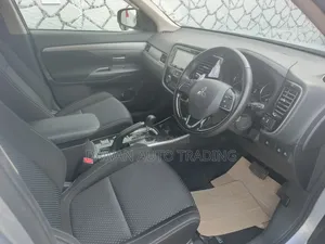 Mitsubishi Outlander 2017 Silver