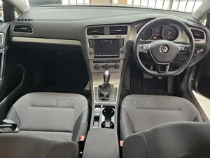 Volkswagen Golf 2017 Gold