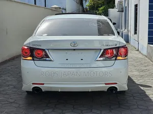 Toyota Crown 2017 Pearl