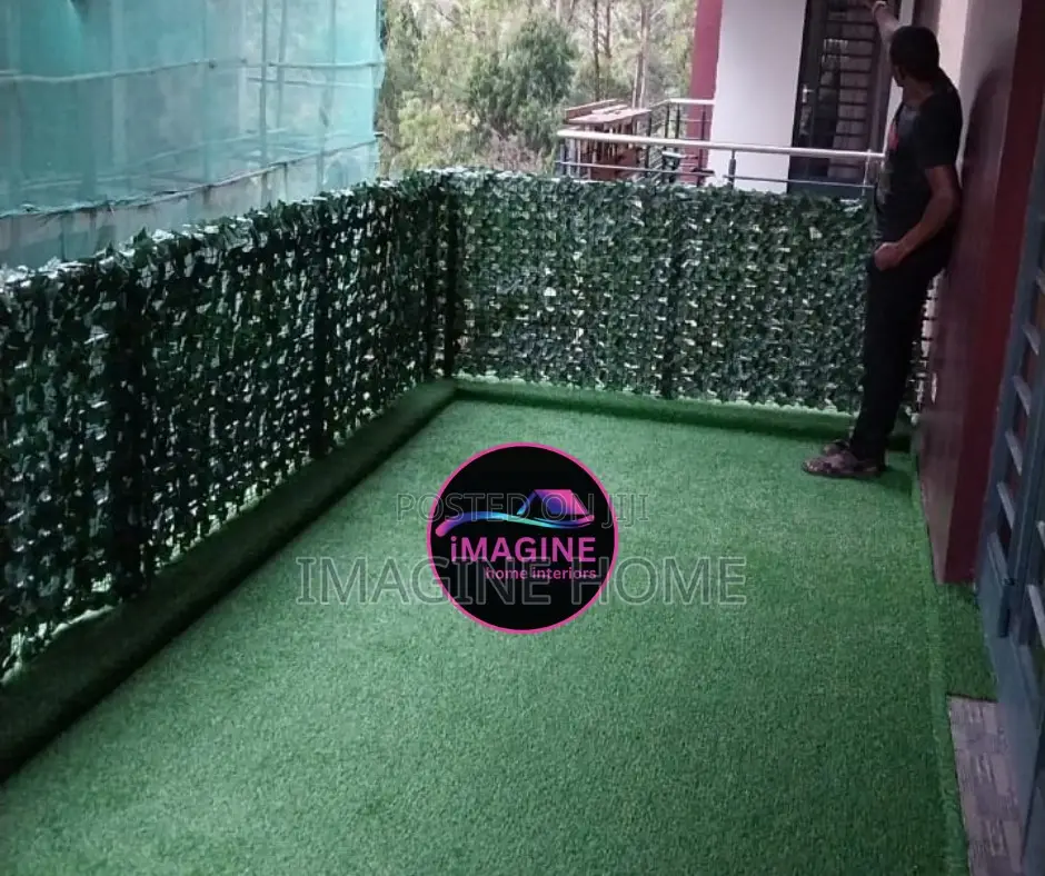 Unique Balcony Decor With Artificial Grass Carpet