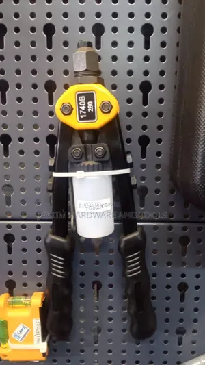 Hnad Rivet Gun 1740B
