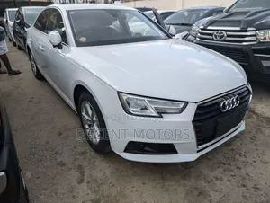 Audi A4 2.0T ultra Premium FWD 2018 White