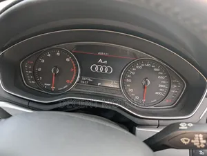 Audi A4 2.0T ultra Premium FWD 2018 White