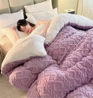 Single Soft Woolen Duvets Now Available Size 6*6