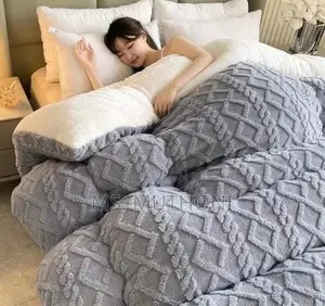 Single Soft Woolen Duvets Now Available Size 6*6