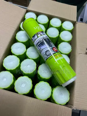 Universal Foam Cleaner Used on a Wide Range of Surfaces