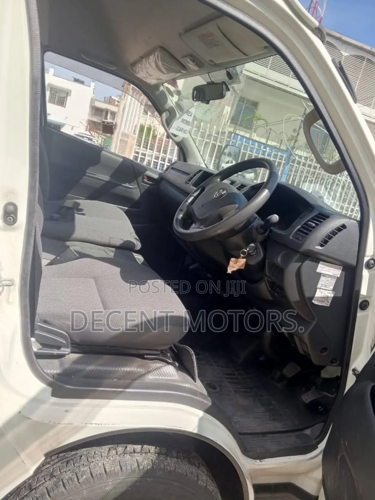 Toyota HiAce 2018 White