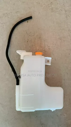 Nissan Hard Body J046 Radiator Bottle