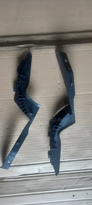 Windscreen Finisher/Condoms Toyota Hilux Revolution 2015
