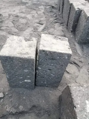 Ndarug□Machine Cut Stones