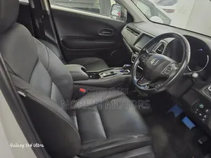 Honda Vezel 2017 Off white