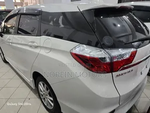 Honda Fit Shuttle 2018 Off white