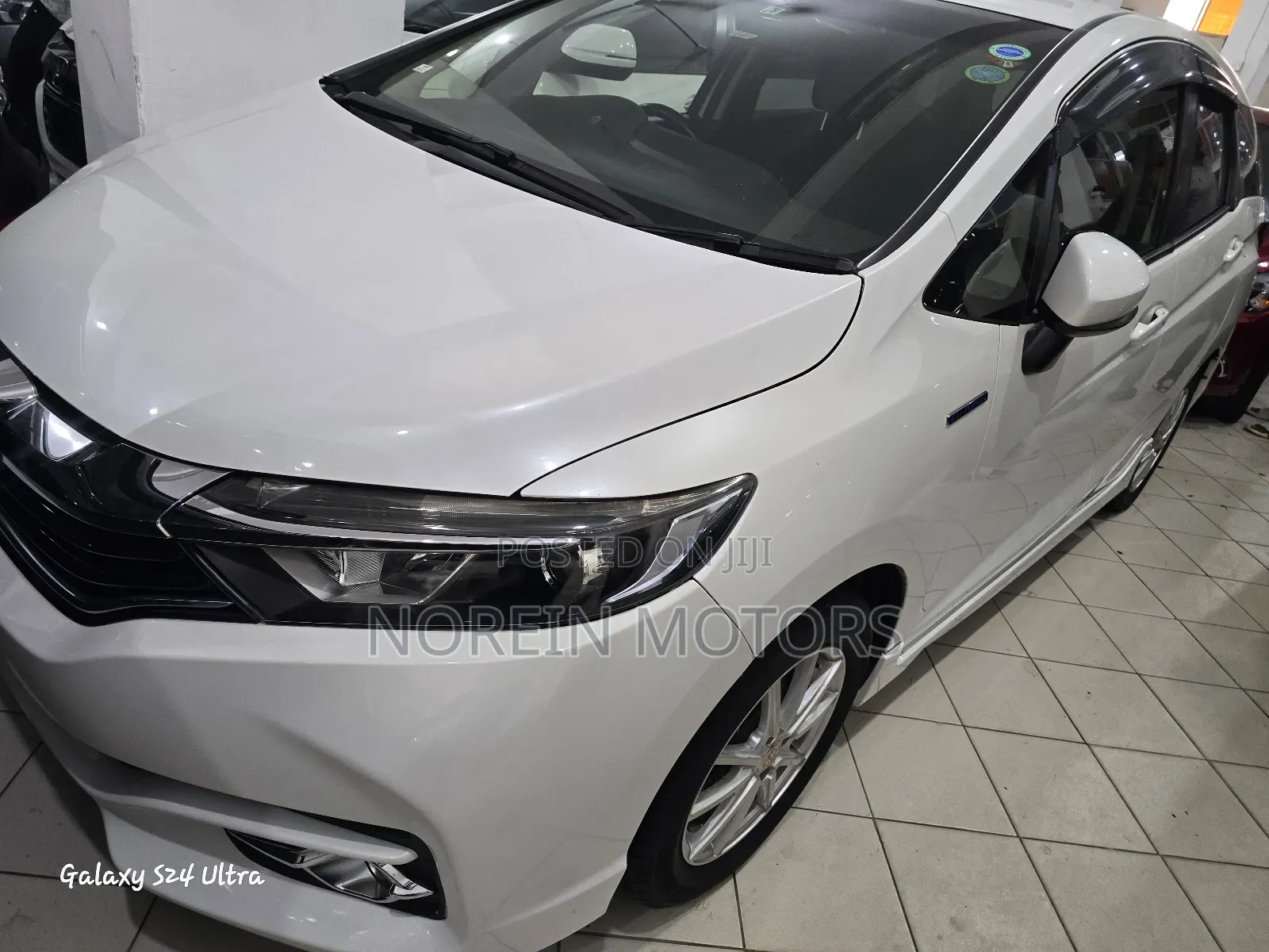 Honda Fit Shuttle 2018 Off white