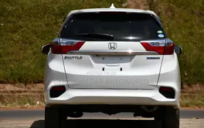 Honda Fit Shuttle 2017 White