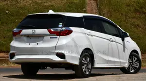 Honda Fit Shuttle 2017 White
