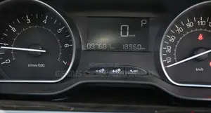 Peugeot 208 2017 Orange