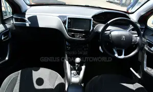 Peugeot 208 2017 Orange