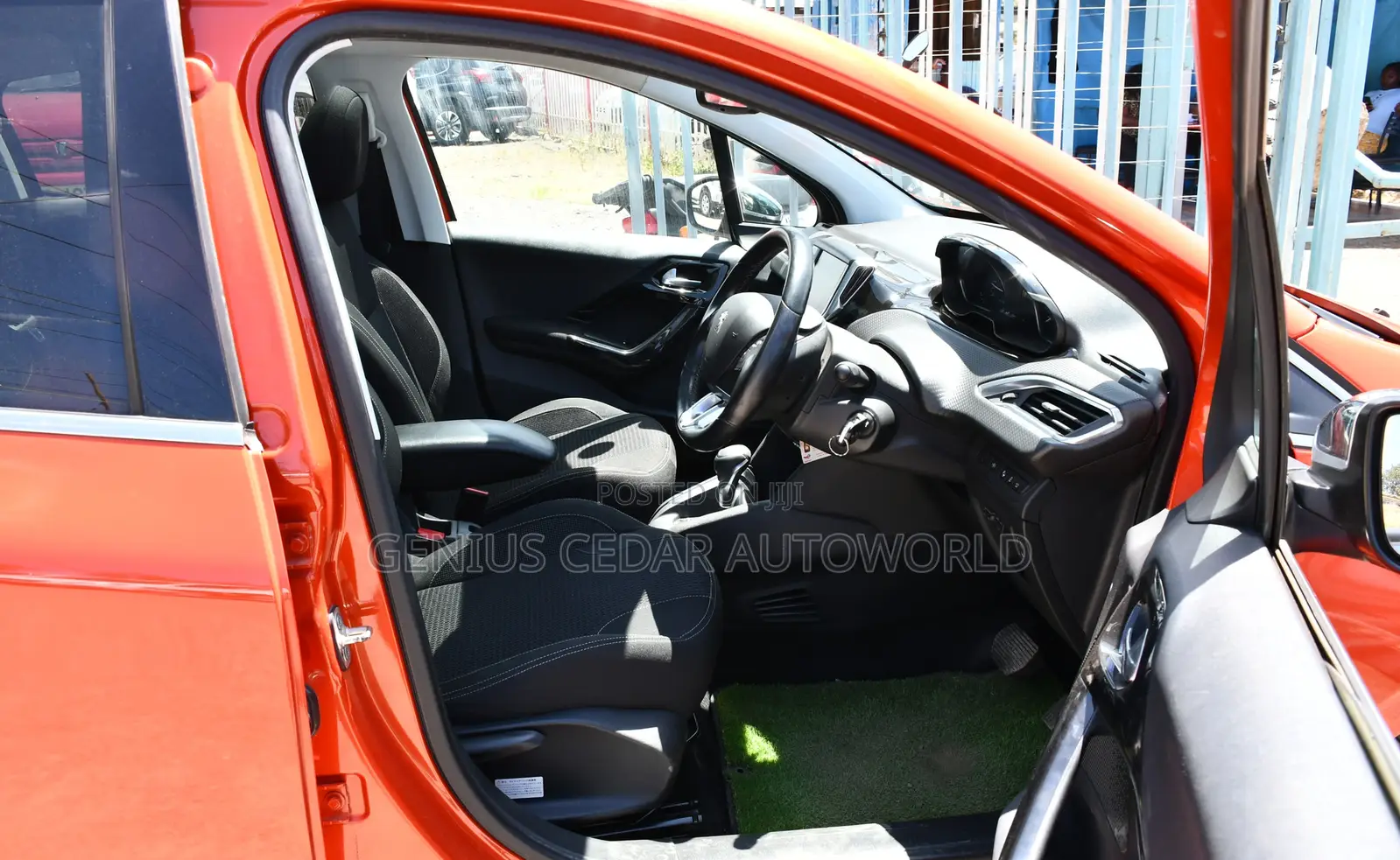 Peugeot 208 2017 Orange