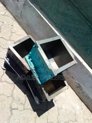 Steel Concrete Cube Moulds