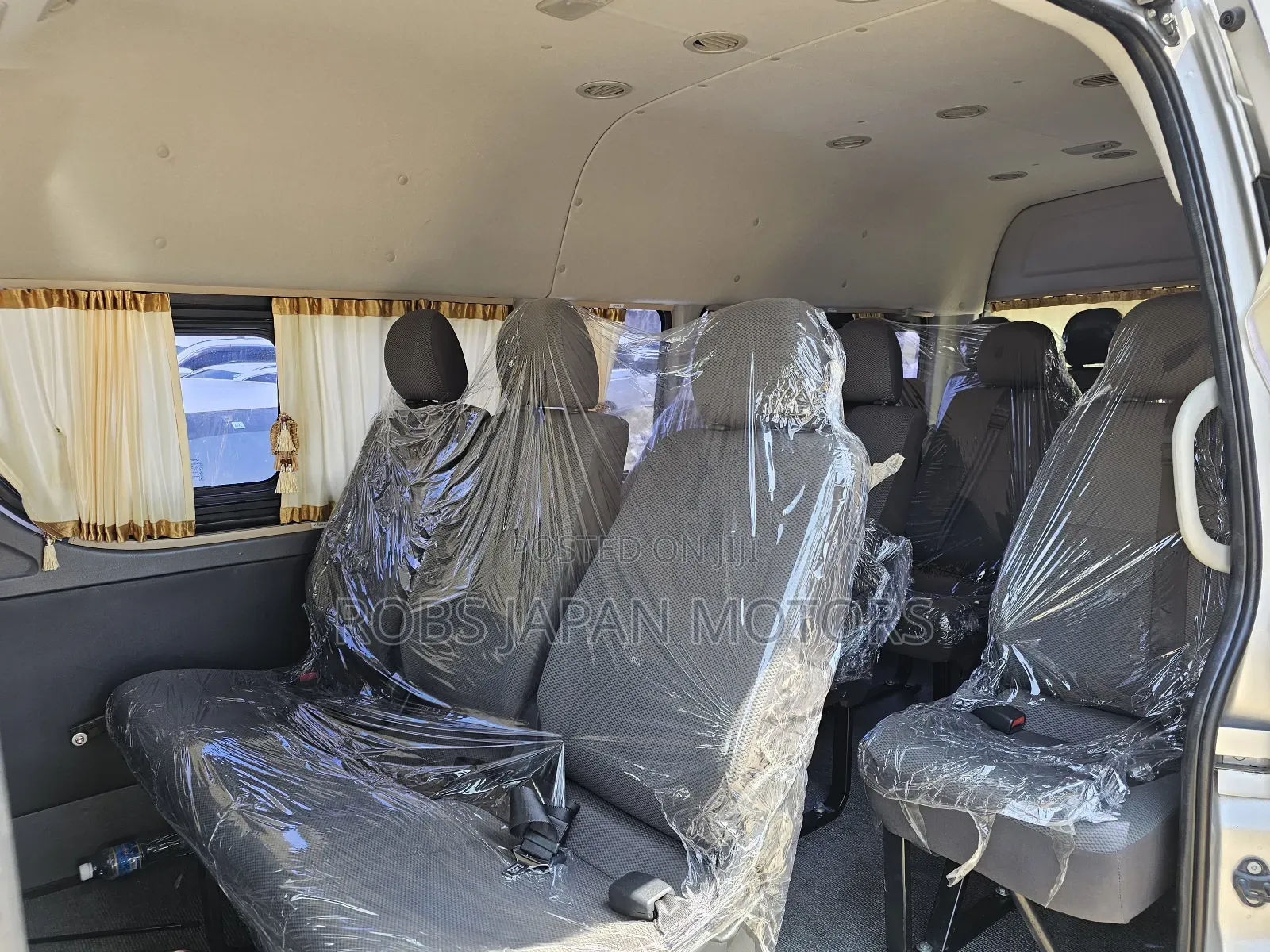 Toyota HiAce 2017 Silver