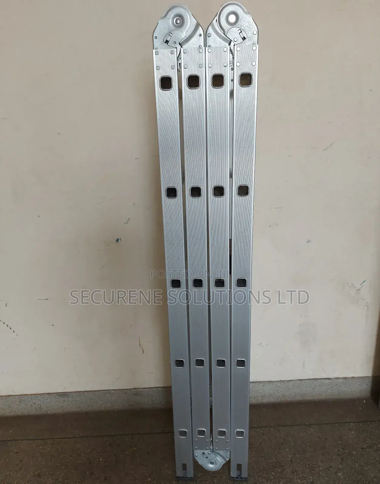 A 4x5 Aluminum Multipurpose Ladder