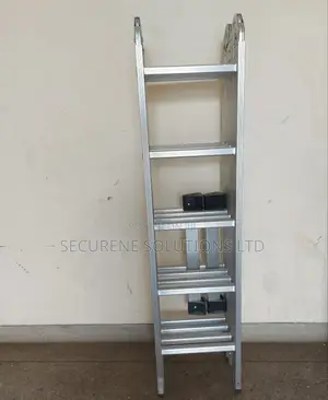 A 4x5 Aluminum Multipurpose Ladder
