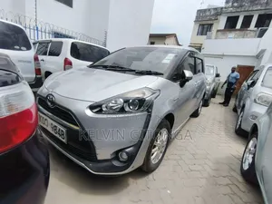 Toyota Sienta 2017 Silver