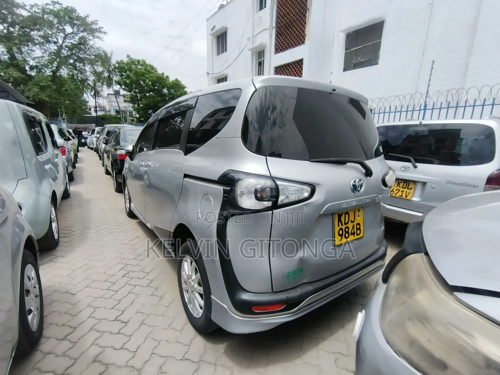 Toyota Sienta 2017 Silver