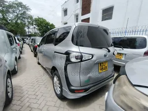 Toyota Sienta 2017 Silver