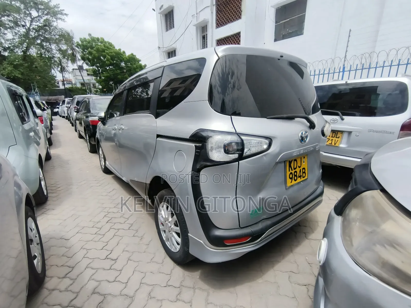 Toyota Sienta 2017 Silver