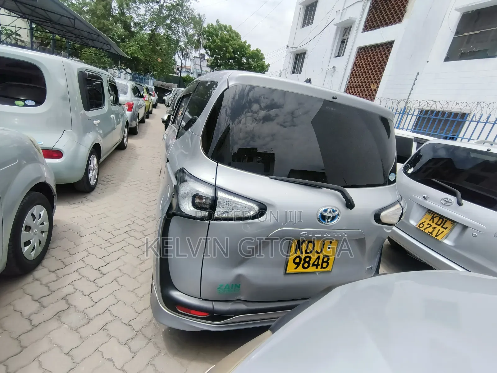 Toyota Sienta 2017 Silver