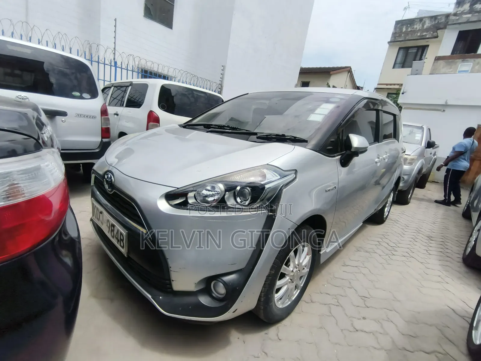 Toyota Sienta 2017 Silver