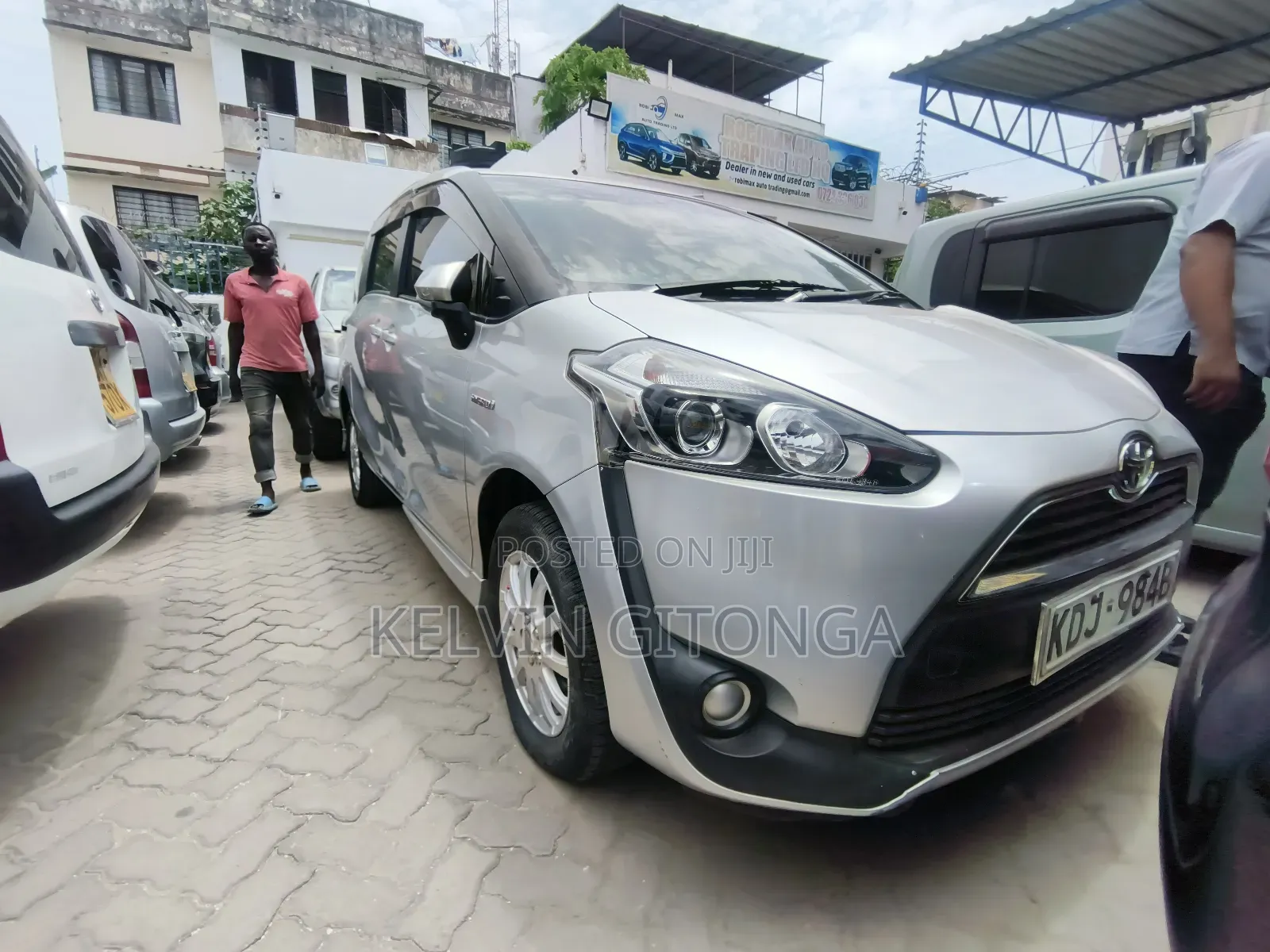 Toyota Sienta 2017 Silver