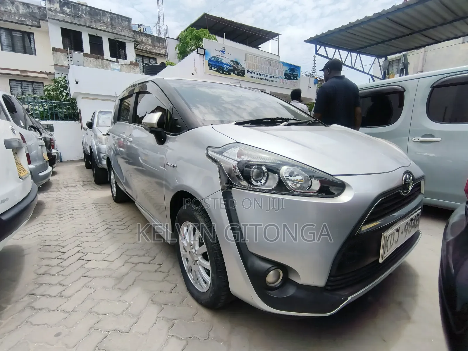 Toyota Sienta 2017 Silver