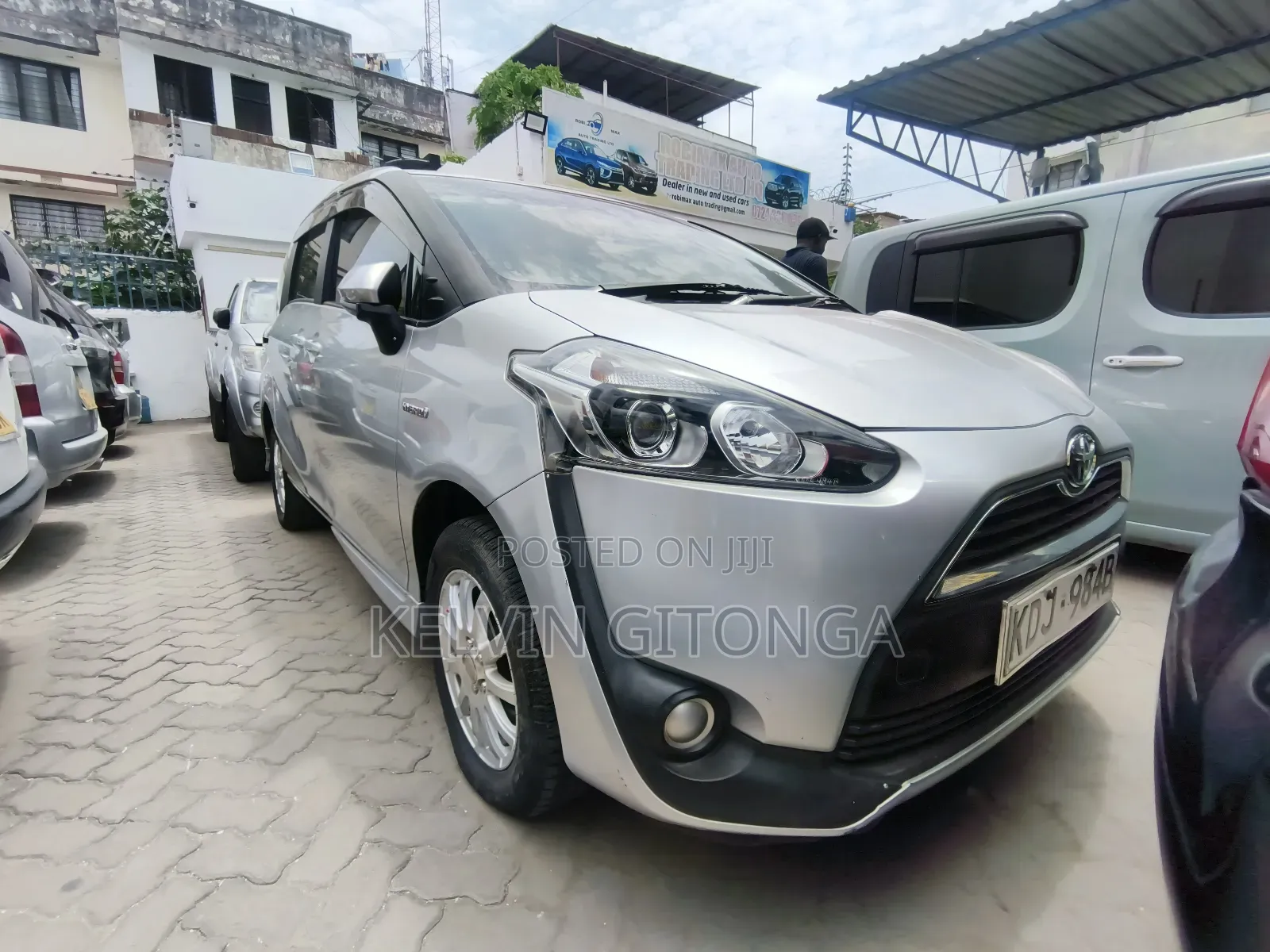 Toyota Sienta 2017 Silver