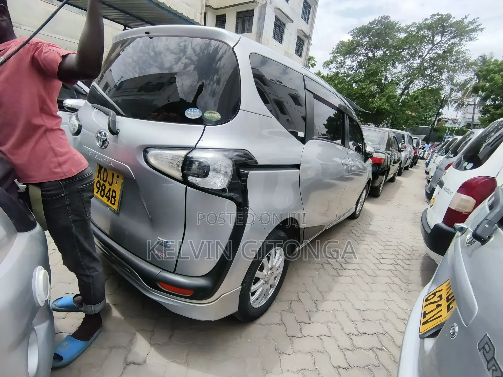 Toyota Sienta 2017 Silver